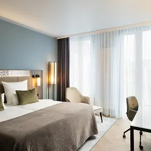 4* Szálloda Leonardo Royal